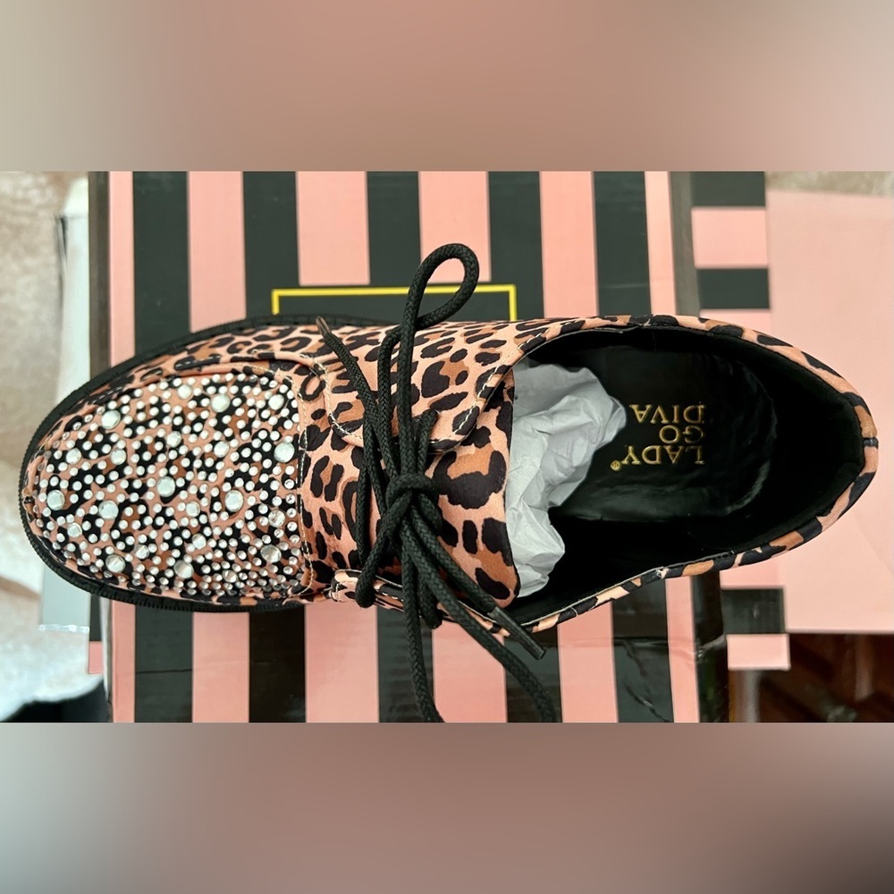 NIB Dolls Kill Lady GoDiva Pounce Away Oxfords Satin Leopard & Crystal Accents - Picture 6 of 14